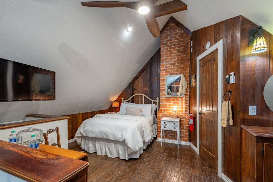 More Photos Of 1092 W Tarleton St, Stephenville Hospitality For Sale