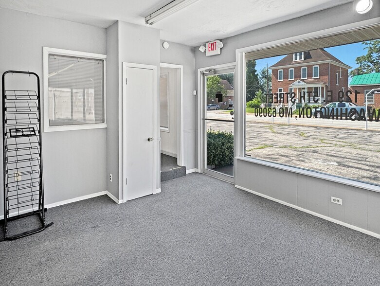 More Photos Of 129 E 5th St, Washington Showroom For Sale