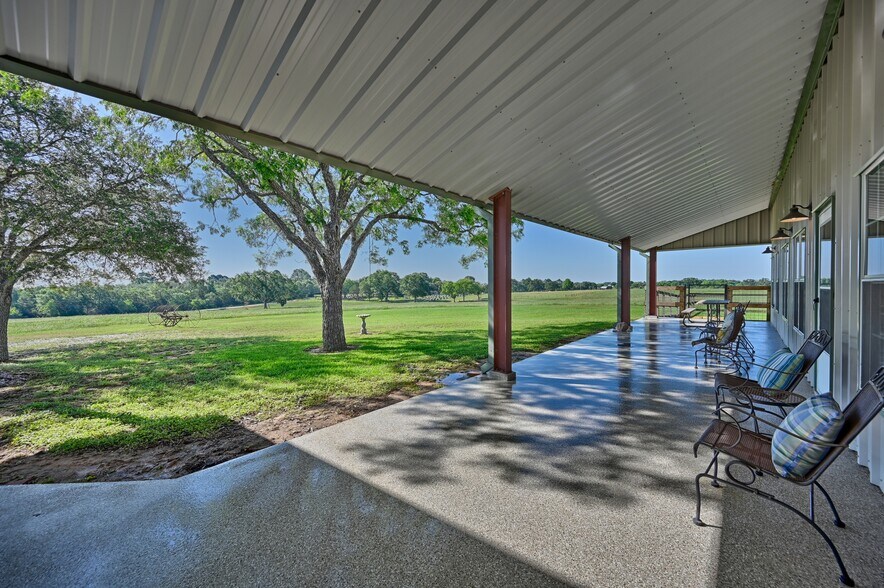 More Photos Of 126 S Berlin Rd, Brenham Specialty For Sale