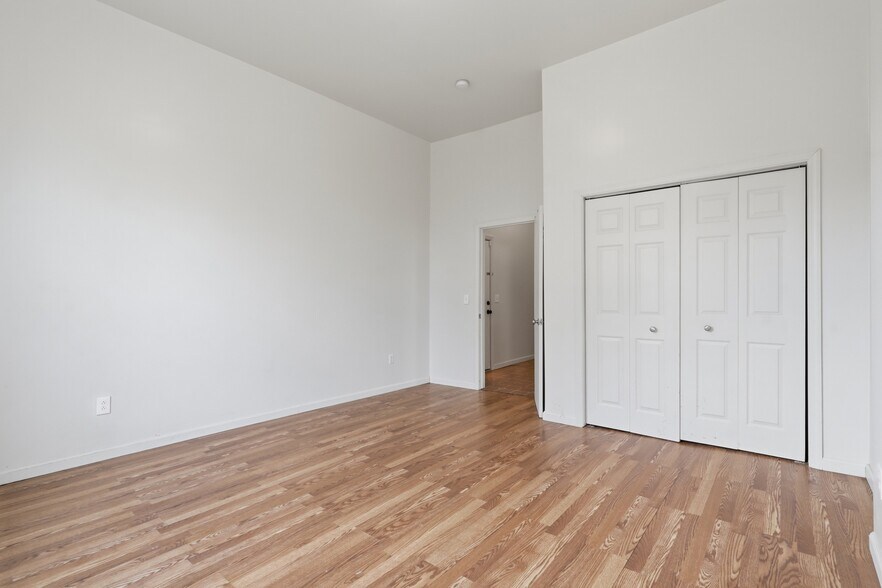 More Photos Of 10 Eastman Ter, Poughkeepsie Apartments For Sale