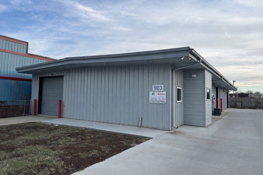 Primary Photo Of 903 Francis Dr, Champaign Industrial For Sale