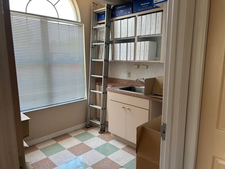 More Photos Of 1283 SW Sr-47, Lake City Medical For Lease