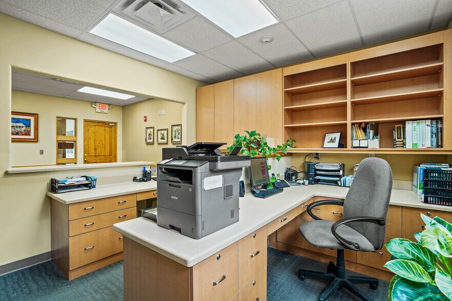 More Photos Of 404 Kiva Ct, Santa Fe Medical For Lease