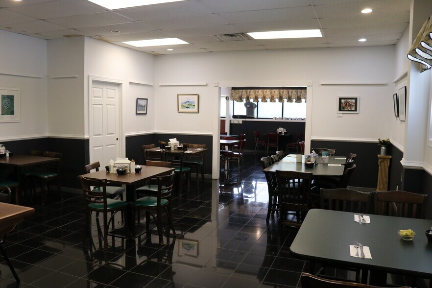 More Photos Of 522 N Main St, Farmville Restaurant For Sale
