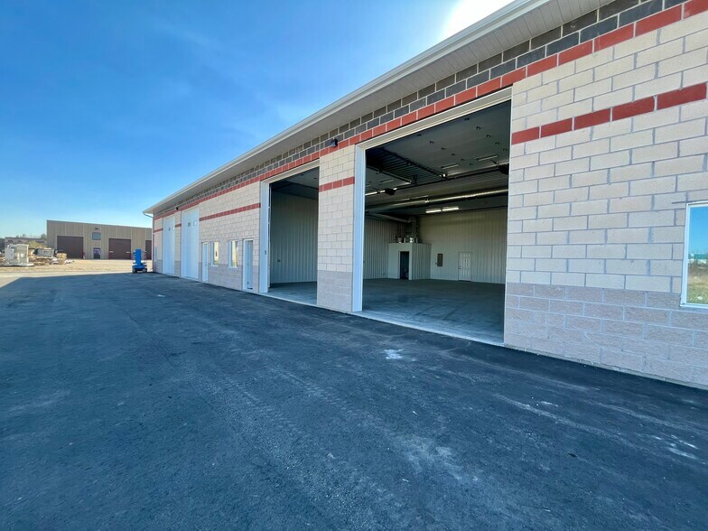 More Photos Of 2010 Fairview st, Centerville Industrial For Lease