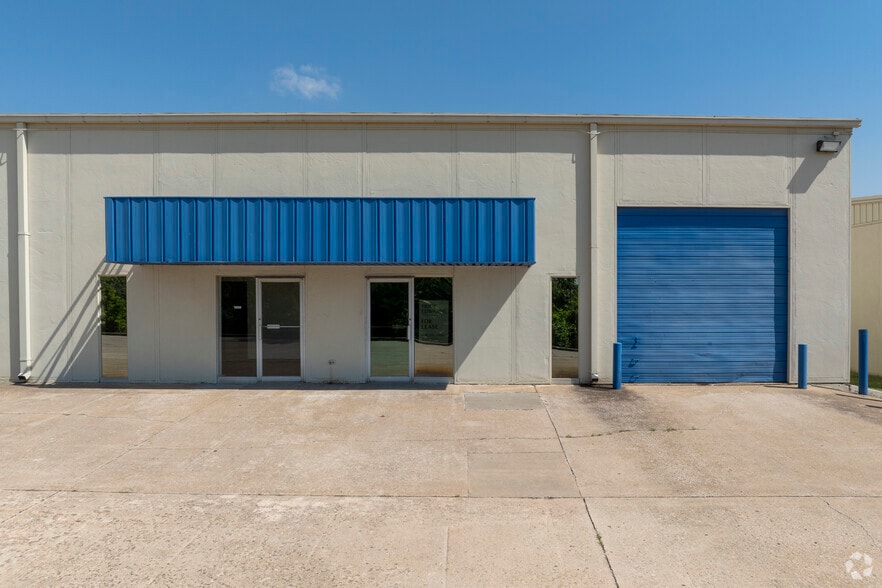More Photos Of 7252-7258 E 38th St, Tulsa Light Manufacturing For Lease