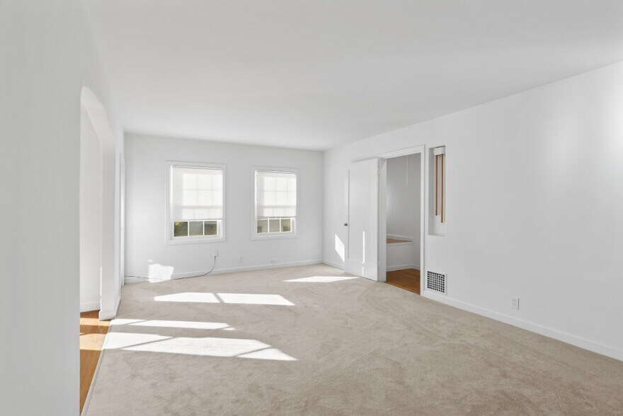 More Photos Of 476 42nd St, Oakland Apartments For Sale