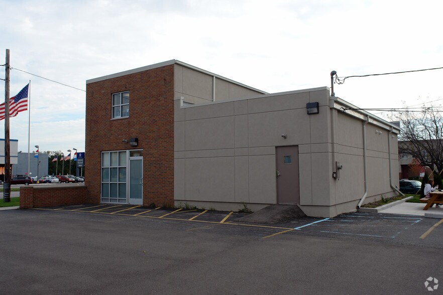 More Photos Of 31205 Woodward Ave, Royal Oak Medical For Lease