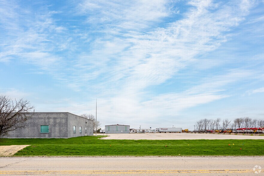 More Photos Of 1280-1330 Powis Rd, West Chicago Truck Terminal For Sale