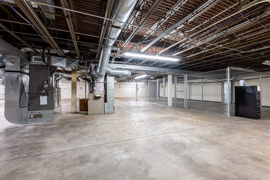 More Photos Of 3040-3050 S Kettering Blvd, Moraine Freestanding For Sale