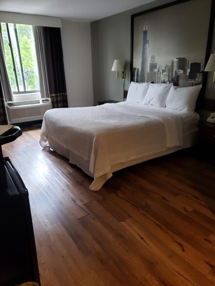 More Photos Of 2080 Mannheim Rd, Northlake Hotel For Sale