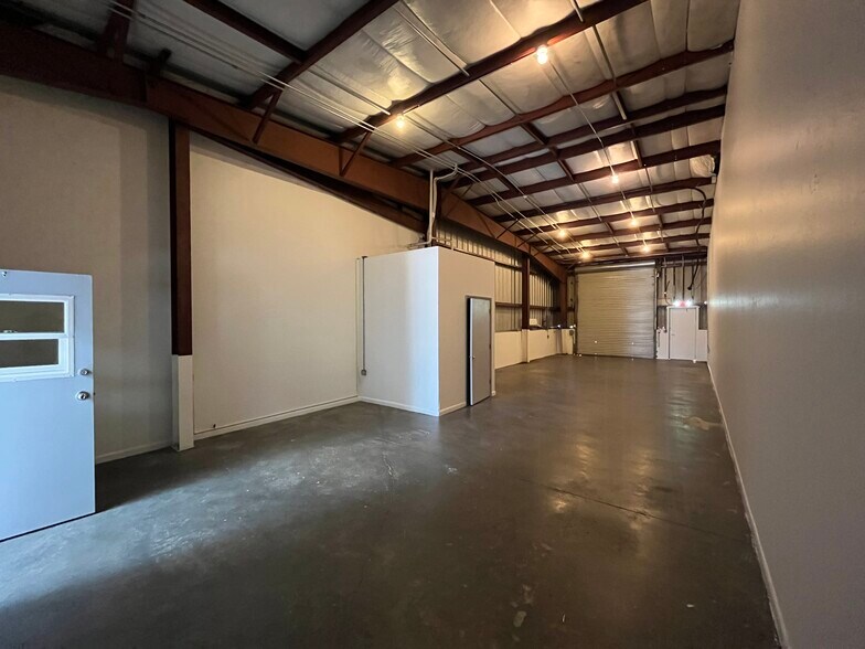 More Photos Of 735 NE 19TH Pl, North Fort Myers Warehouse For Lease