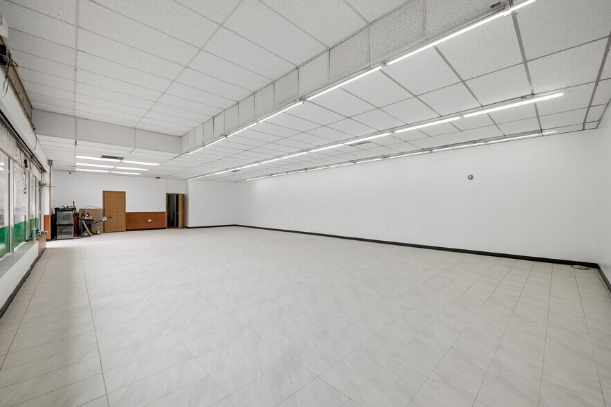 More Photos Of 7642-7650 W Touhy Ave, Chicago Storefront Retail Office For Lease