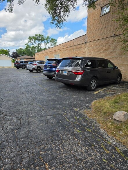 More Photos Of 8040 Ridgeway Ave, Skokie Warehouse For Sale