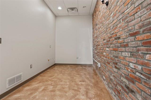 More Photos Of 217 8th Ave, Wellman Medical For Sale