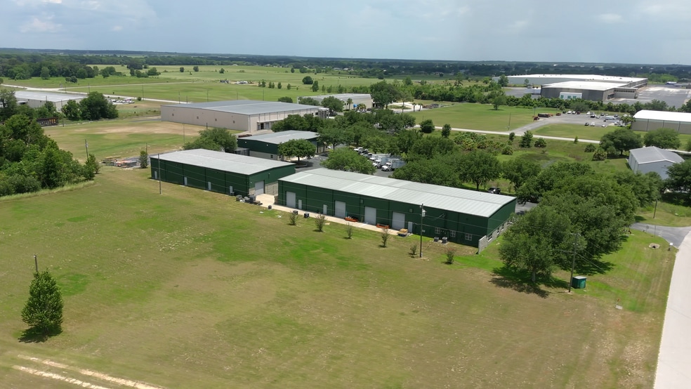 More Photos Of 7731 SE 59th Ct, Ocala Warehouse For Lease