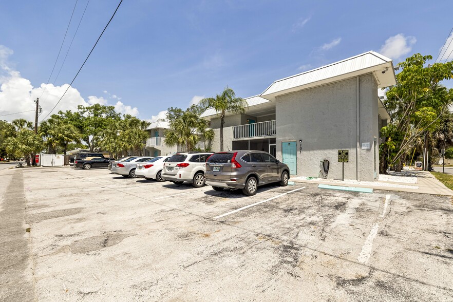 More Photos Of 701 1st St, Indian Rocks Beach Apartments For Sale