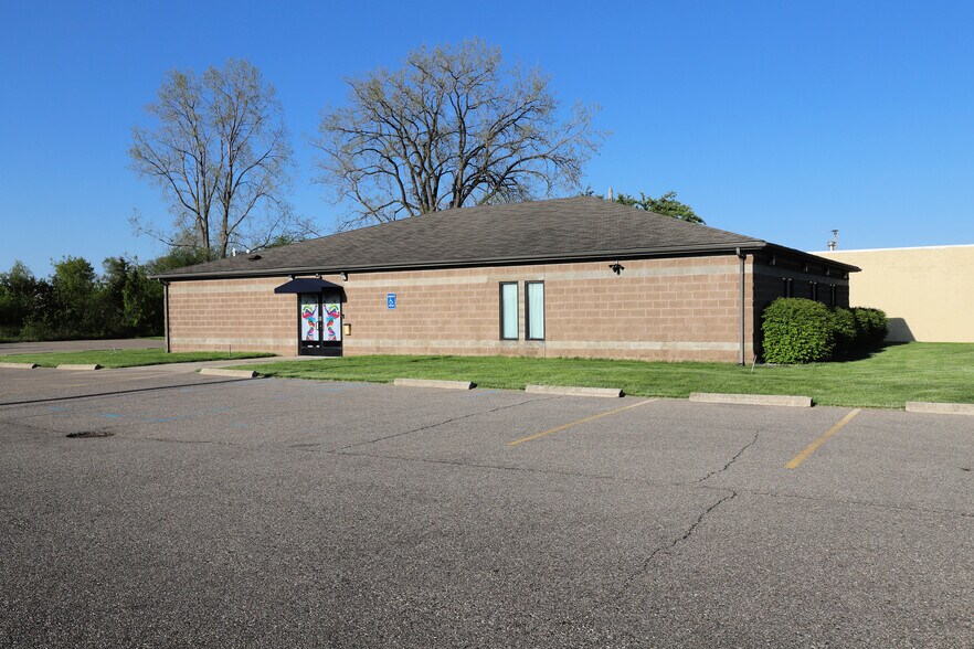 More Photos Of 3525 E Court St, Flint Health Club For Sale