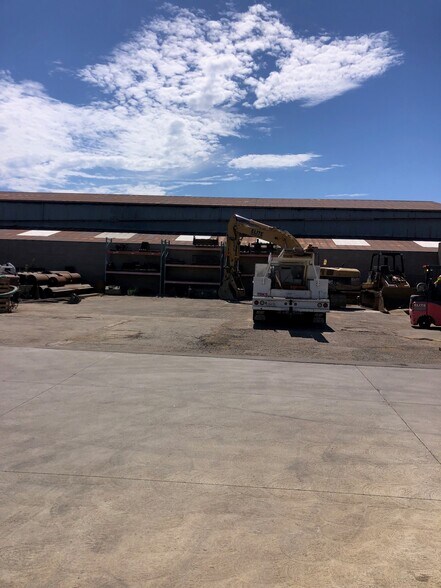 More Photos Of 16619 S Broadway St, Gardena Flex For Lease