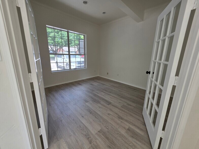 More Photos Of 5601-5605 Virginia Pky, McKinney Medical For Lease