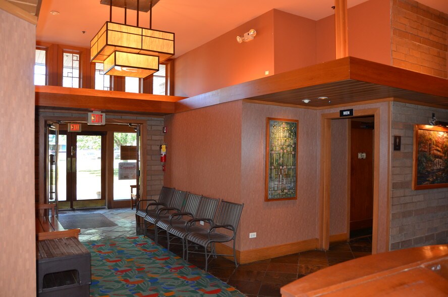 More Photos Of 300 Veterans Pky, Bolingbrook Restaurant For Sale