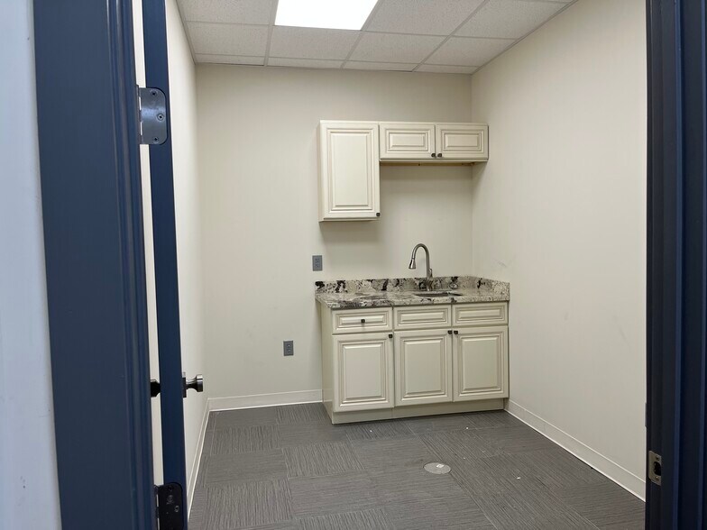 More Photos Of 28408 Sweetgum Rd, Magnolia Warehouse For Lease