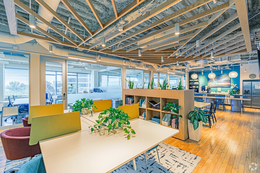 More Photos Of 4660 La Jolla Village Dr, San Diego Office For Lease