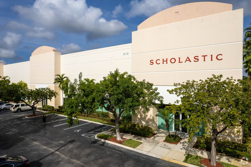 Primary Photo Of 1903-1931 SW 2nd St, Pompano Beach Distribution For Lease