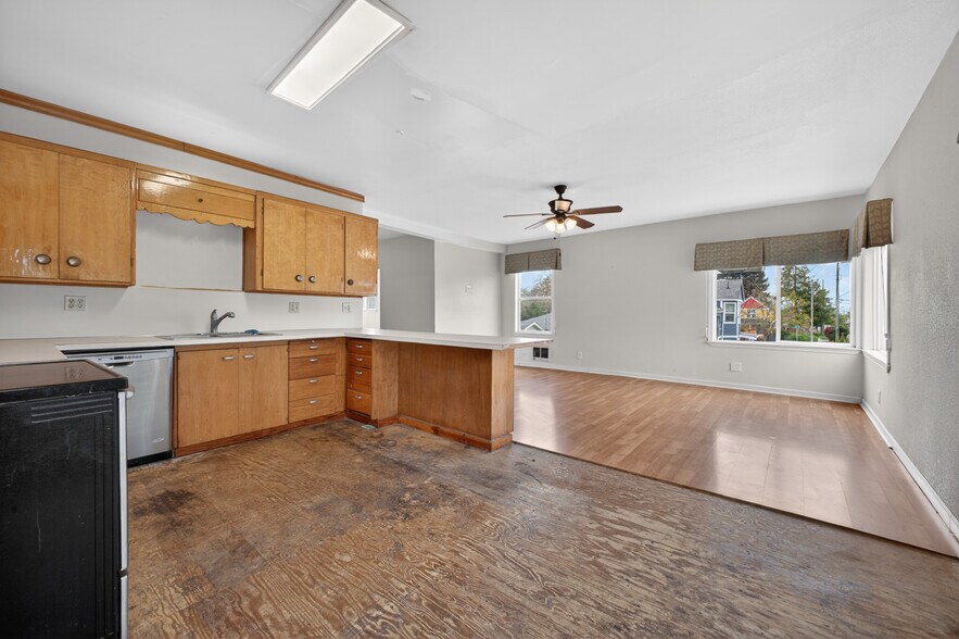 More Photos Of 1315 S 23rd St, Tacoma Storefront Retail Residential For Sale