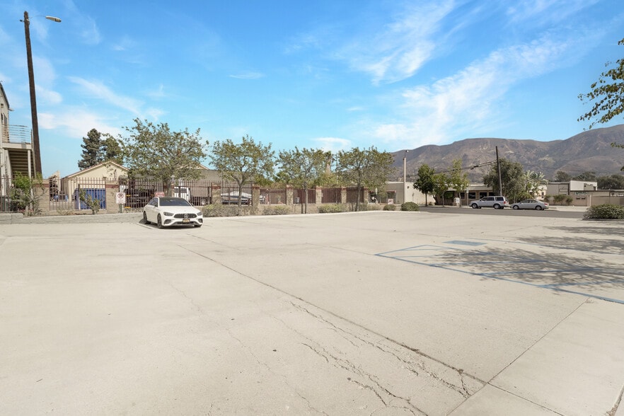 More Photos Of 1301 E Main St, Santa Paula Service For Sale