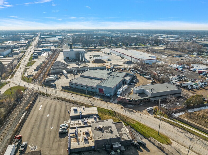 More Photos Of 25411 Sherwood Ave, Center Line Industrial For Sale