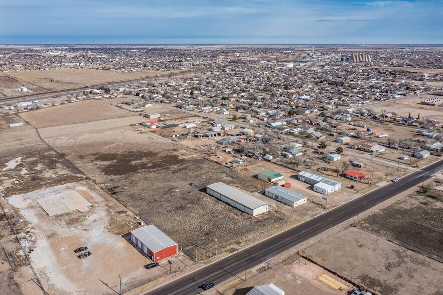 More Photos Of 1724 McCullough St, Pampa Warehouse For Sale