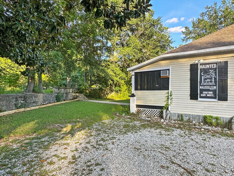 More Photos Of 1505 S Hwy 95A, Cantonment Freestanding For Sale