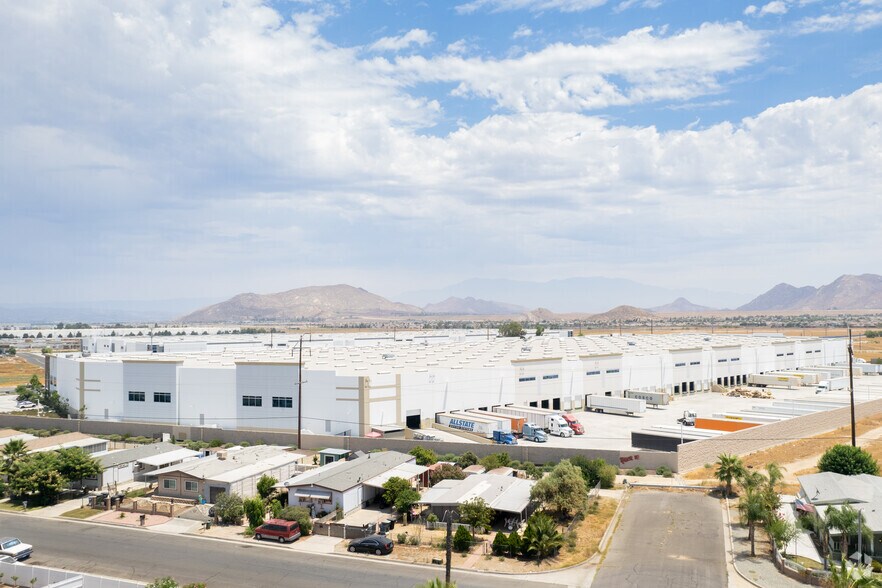 More Photos Of 251 E Rider St, Perris Distribution For Lease