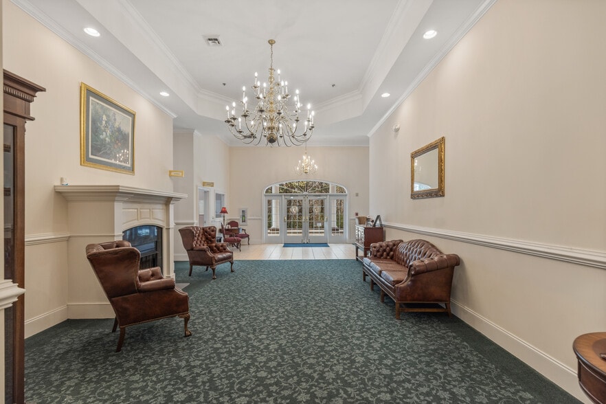 More Photos Of 300 N Tennessee Ave, Etowah Funeral Home For Sale