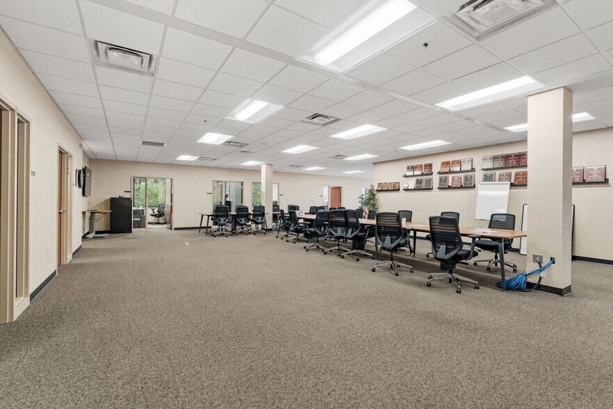 More Photos Of 2775 Blue Water Rd, Eagan Office For Sale