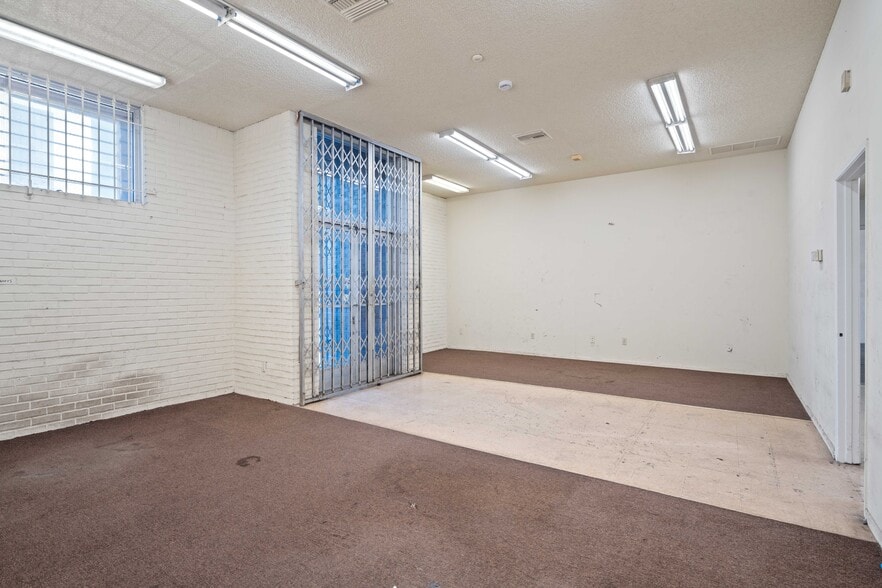 More Photos Of 215 W 15th St, Los Angeles Warehouse For Sale