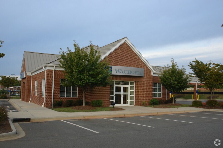 Primary Photo Of 15030 Idlewild Rd, Stallings Bank For Lease