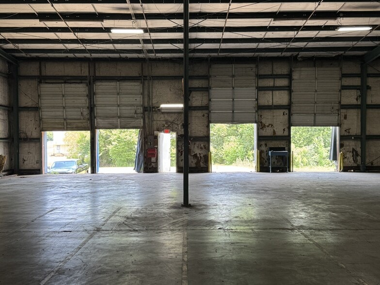More Photos Of 512 Matthews Dr, Canton Manufacturing For Lease