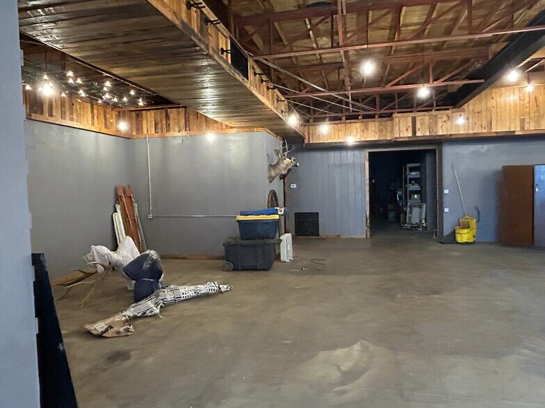 More Photos Of 105 S Main St, Quitman Storefront Retail Office For Sale