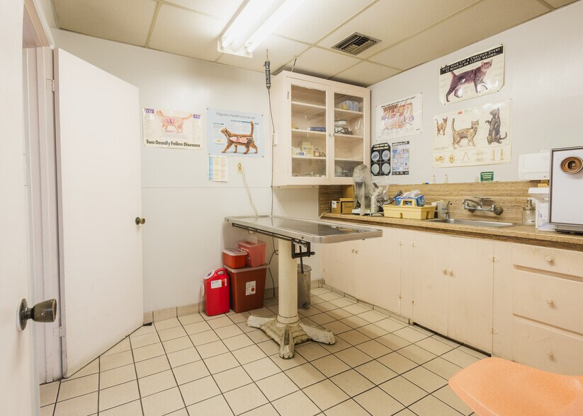 More Photos Of 11149 Garvey Ave, South El Monte Veterinarian Kennel For Sale