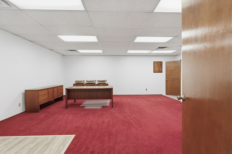 More Photos Of 212 N 16th St, La Porte Light Distribution For Sale