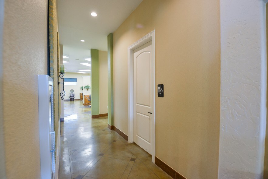 More Photos Of 2320 Airport Rd, Temple Storefront Retail Office For Lease