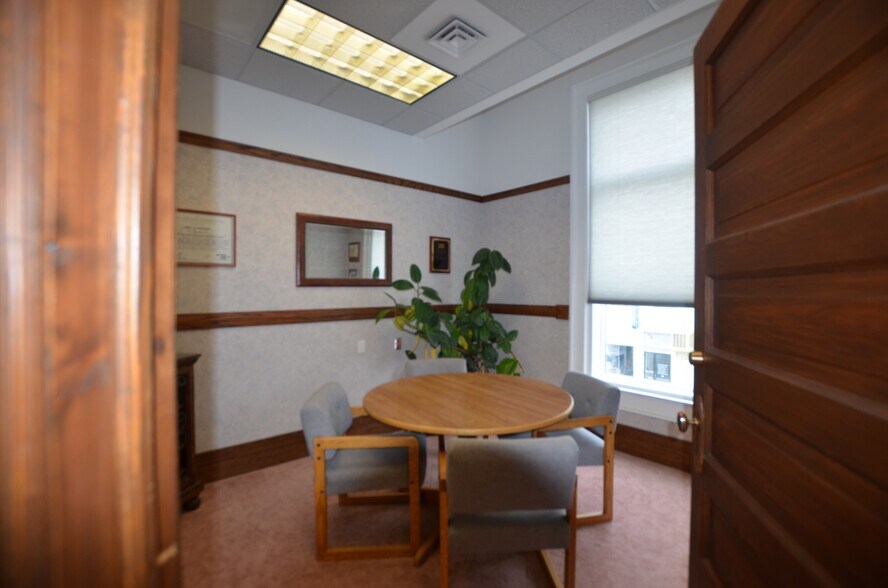 More Photos Of 4 S Idaho St, Dillon Office For Sale