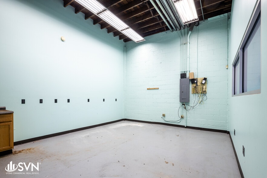 More Photos Of 309 N Ashland Ave, Lexington Warehouse For Lease
