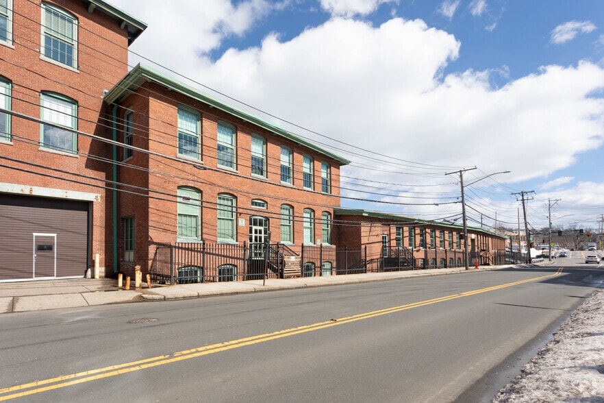 More Photos Of 156 Oak St, Newton Office For Lease