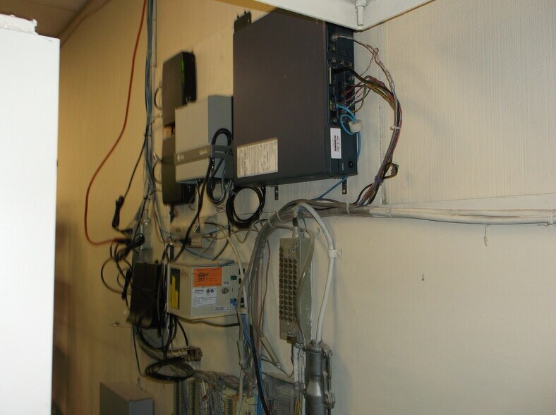 More Photos Of 1465 S Washburn St, Oshkosh Industrial For Sale