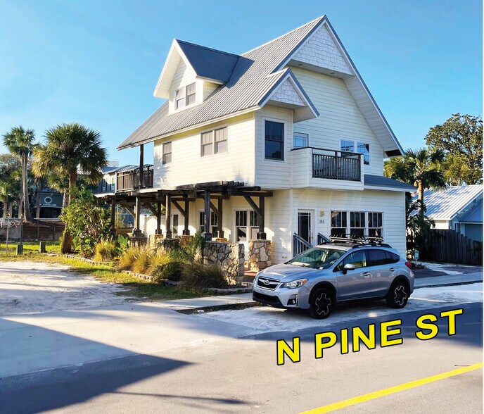 More Photos Of 102 N Pine St, New Smyrna Beach Storefront Retail Residential For Lease