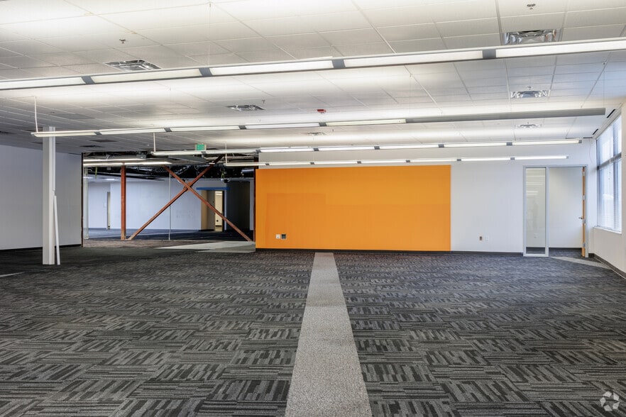 More Photos Of 7475 S Joliet St, Englewood Flex For Lease