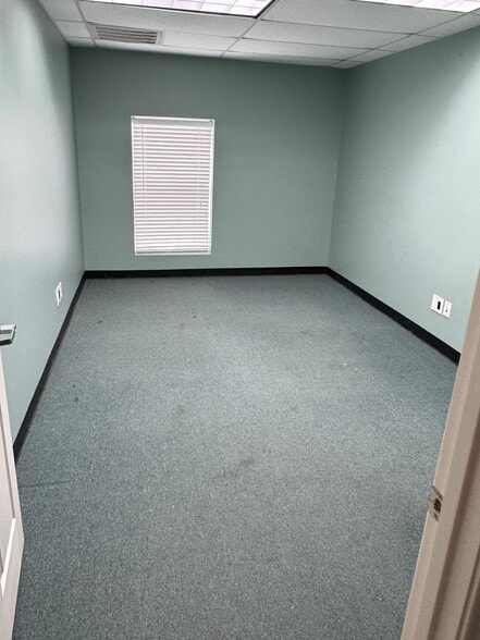 More Photos Of 8717 Windswept Ln, Houston Warehouse For Lease
